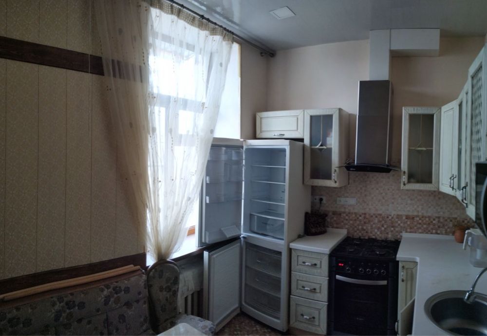 Продается квартира 3 комнаты 74 кв шота руставели высокопотолчка.