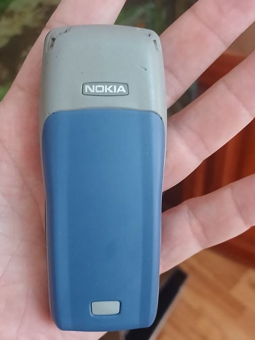 Retro knopka telefon Nokia 1100 soʻginganlar uchun