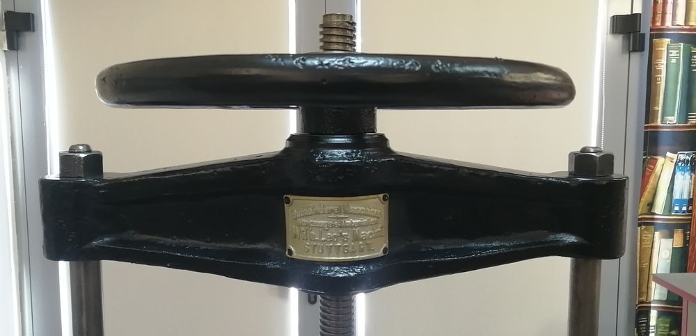 Presa legatorie model istoric