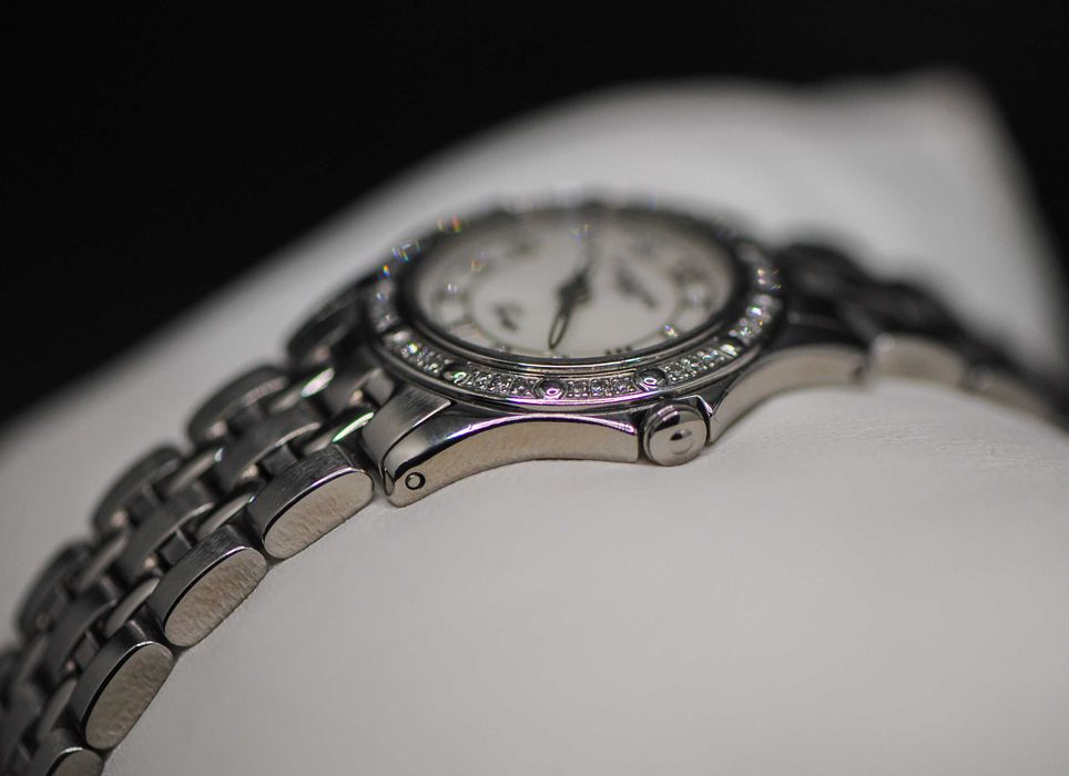 Швейцарски дамски часовник с диаманти - Raymond Weil Tango 5790