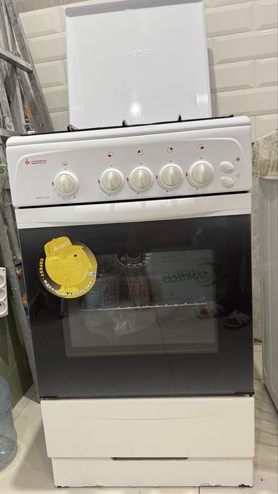 Продам газовую плиту Gefest