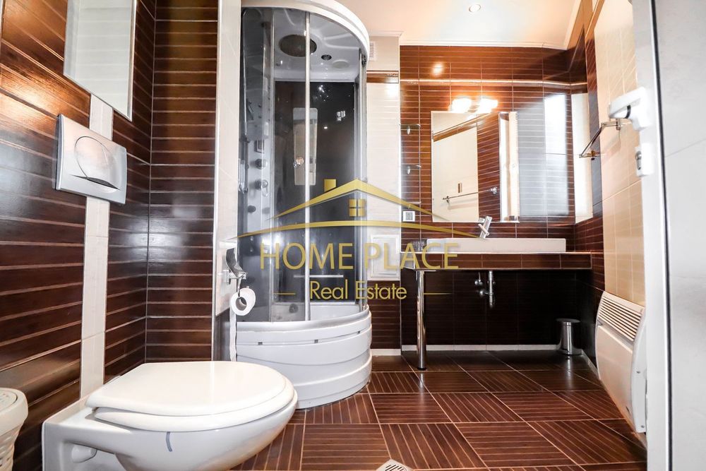 Четиристаен апартамент в района на Колхозен пазар