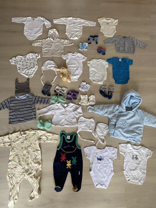 Vand lot haine baieti(1-2 luni) superbe.