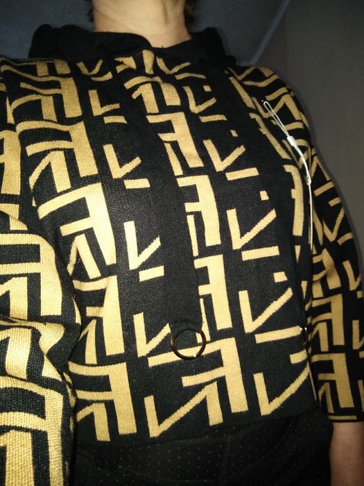 Продам кофту модную