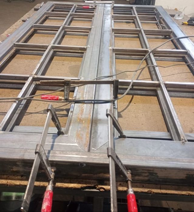 Confecții metalice, Garduri,Porți,Balustrade,Grătare,Sudor,Lăcătuș.