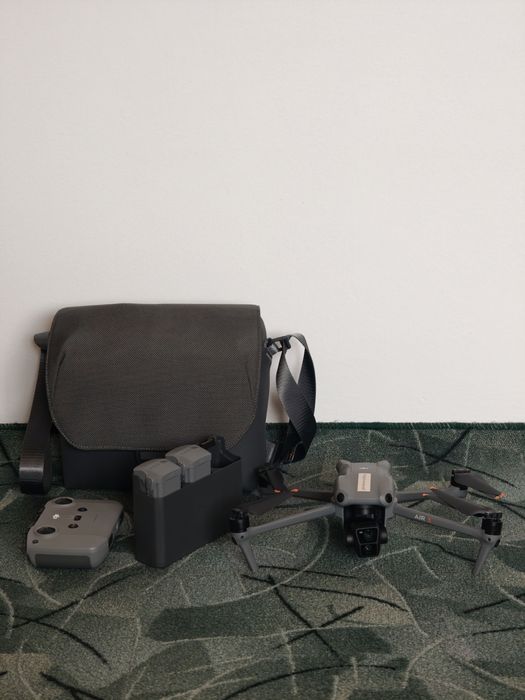 DJI Air 3, DJI RC-N2 Fly More Combo