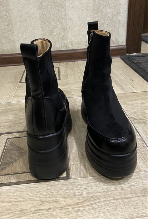 Продам весенние сапоги