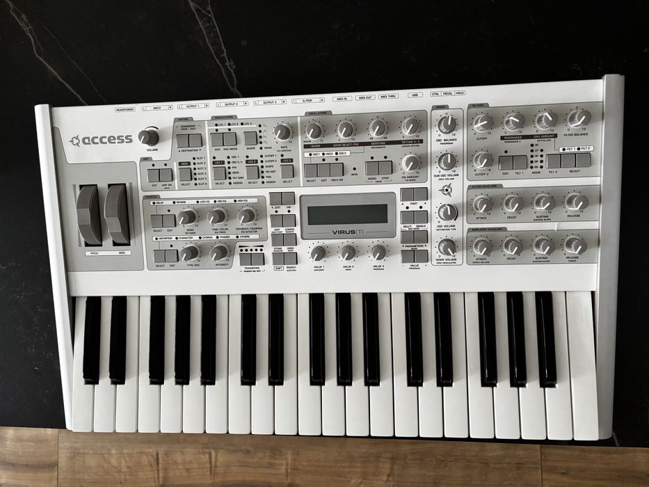 Virus TI 2 37 клавиша
