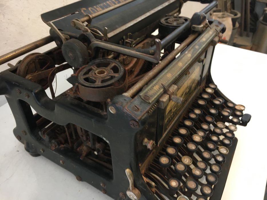 Пишешта машина Continental антика