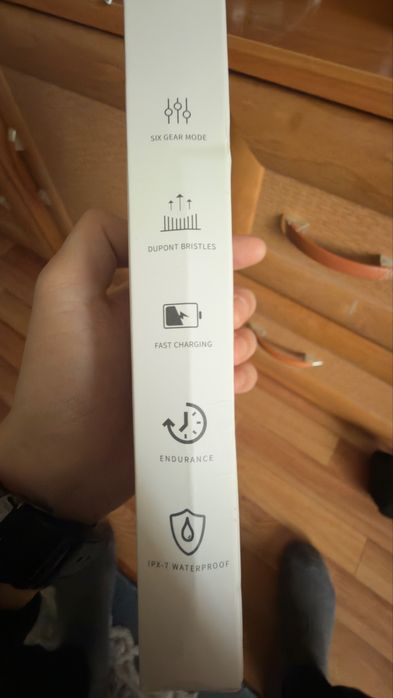 Электрическая зубная щетка