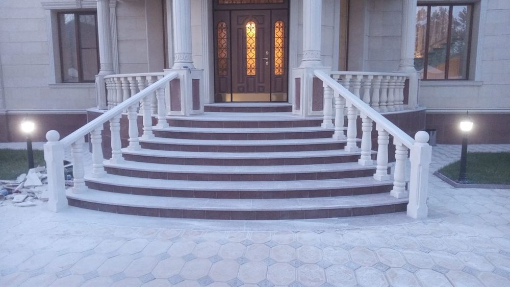 Гранит ступеньки лестницы резко