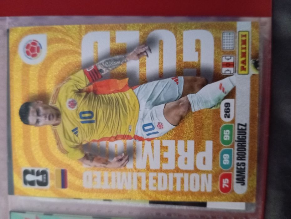 Vând cartonașe originale Panini World cup FIFA.Negociez pretul