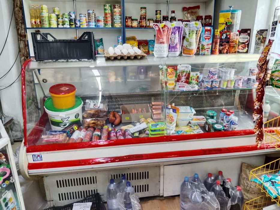 Продаю витринный холодильник