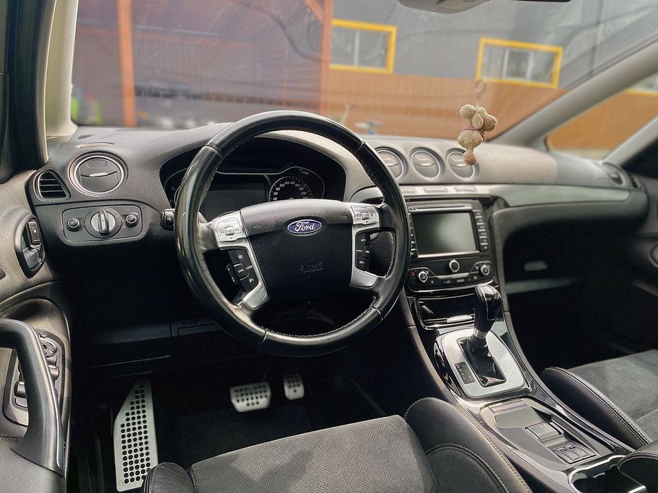 Ford S-Max 2.2 TDI (2011) – Putere, Confort, Eleganță