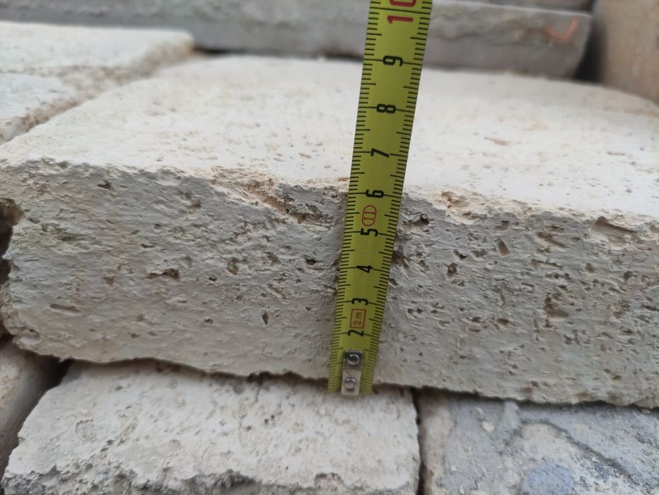 Леки Перлитени Огнеупорни ТухлиЛеки Перлитени Огнеупорни Тухли
​Налични около 100-120 броя леки перлитени тухли за термоизолация. Те са изключително л