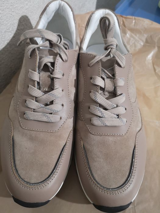 Кроссовки бежевые