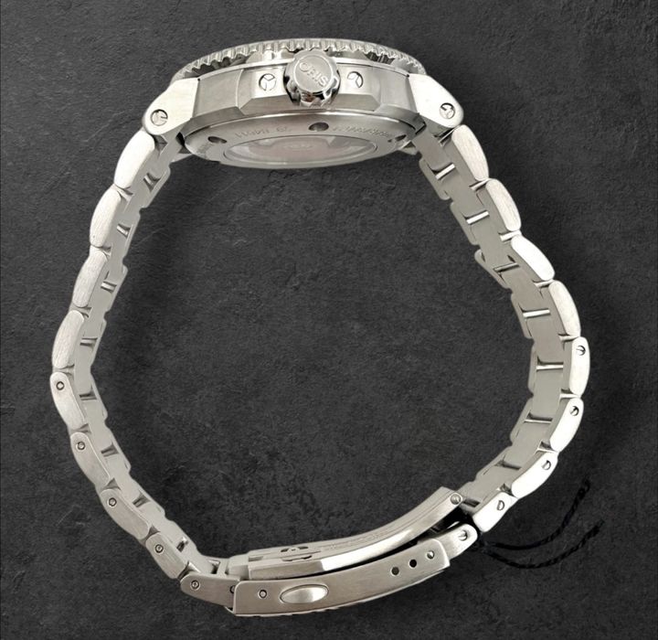Oris Aquis Date "Upcycle" (36.5 мм) чисто нов фул комплект