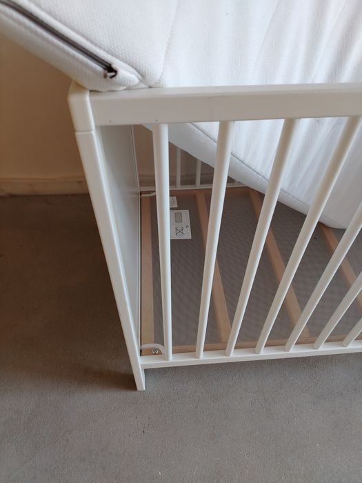 Дървено бяло  легло