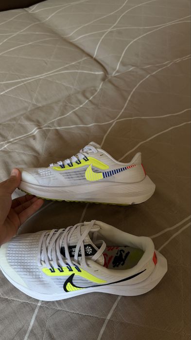 Продам кроссовки Nike