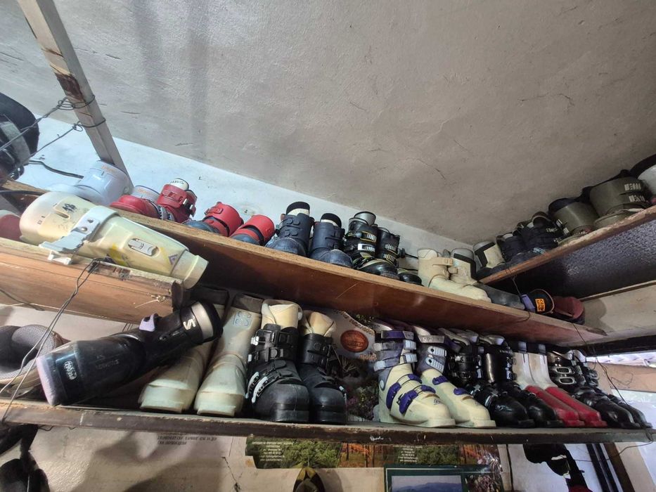 Ски оборудване на едро 25+ каски 100+ ски комплекта