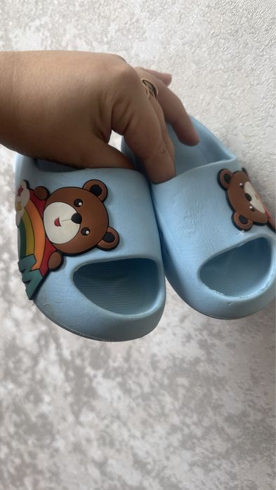 Обувь на девочку, кроссовки