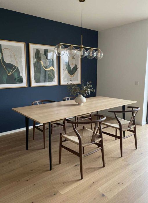 Стол из прочного каучукового дерева с металическими ножками