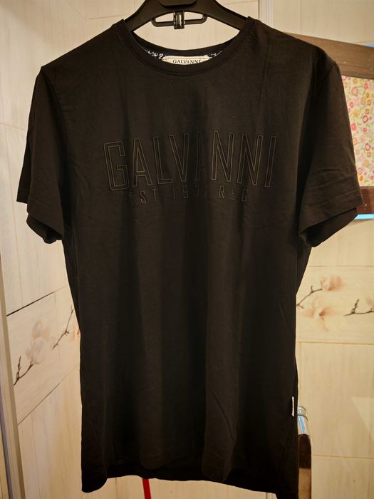 Vând tricou galvanni