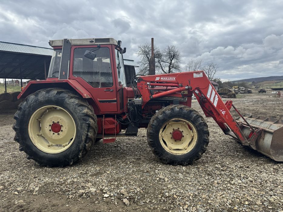 International 1055 xl cu incarcator frontal