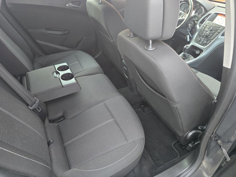 Opel Astra J Break Finantare Rate-Credit