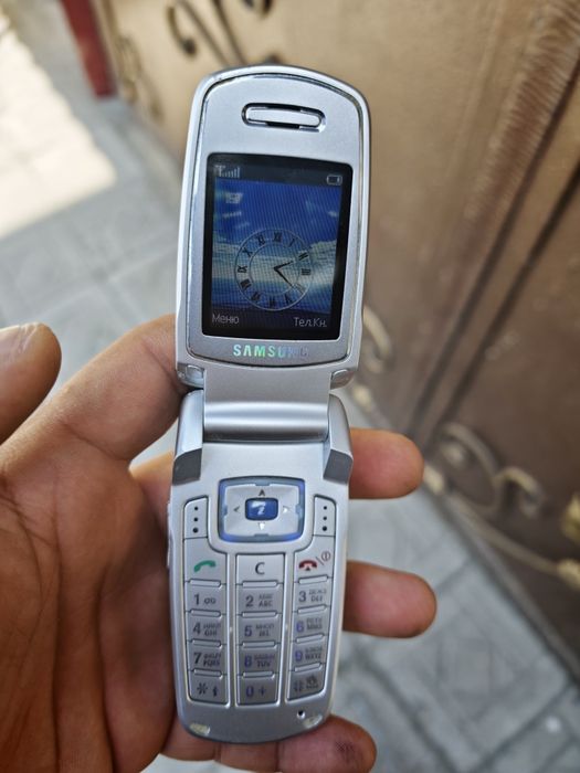 Самсунг SGH 710 идеал холатта