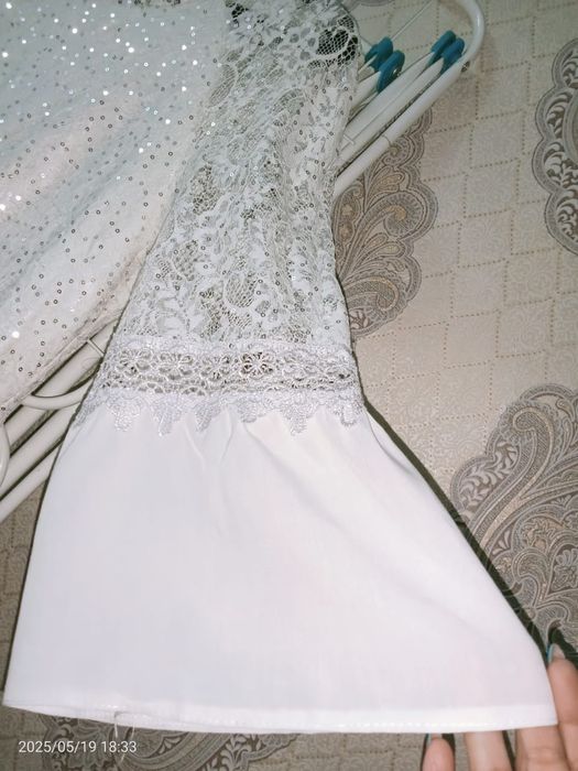 Продам платье шикарное белое