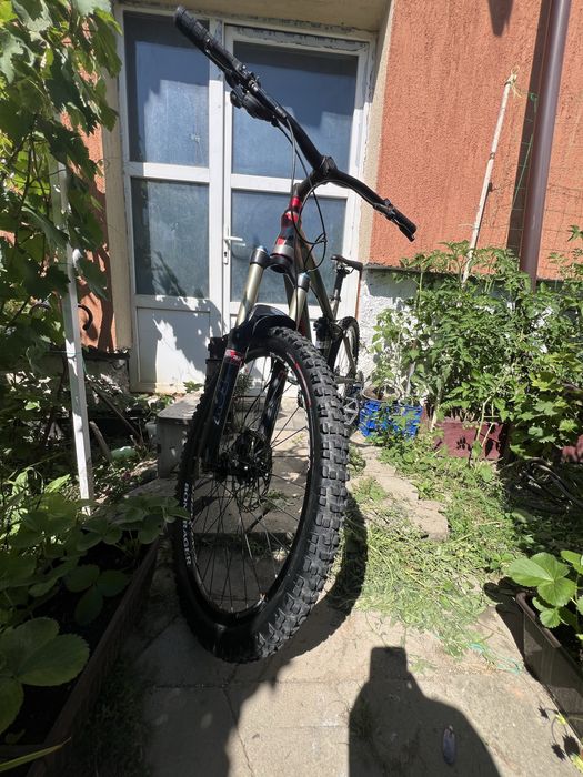 Trek remedy 8 full x floater
