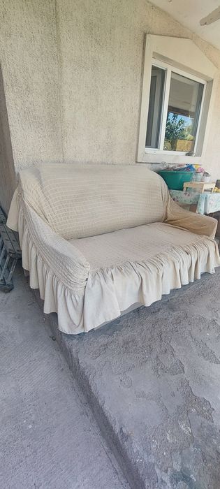 Диван с креслом раздвижные отдам