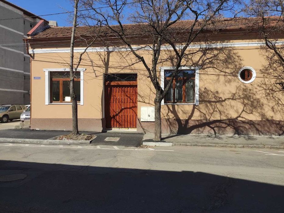Vând casă zona Prima Shops