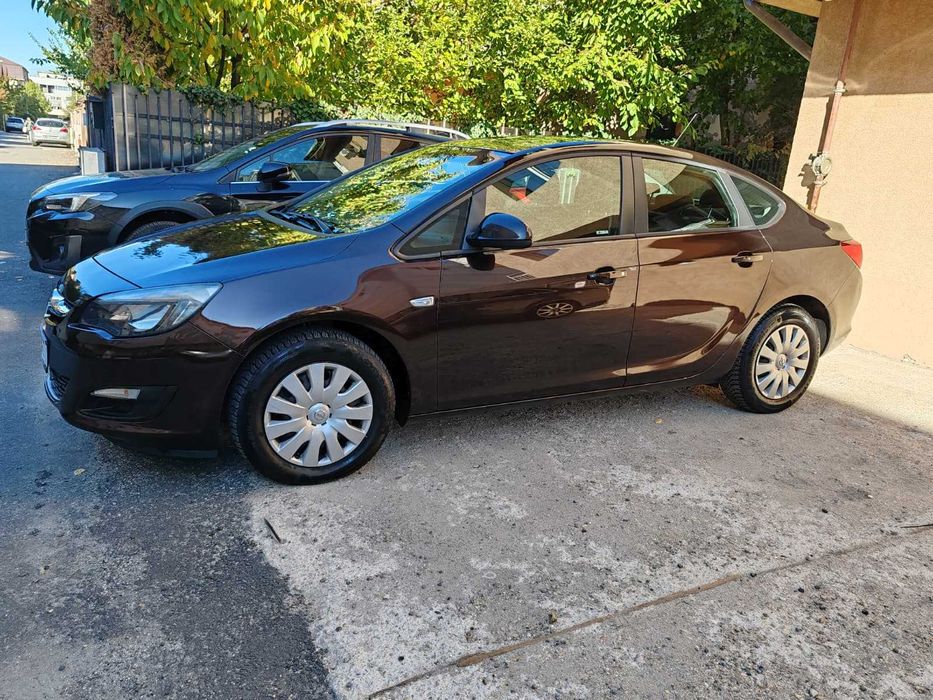 Opel Astra J , anul 2017 , 145000 km