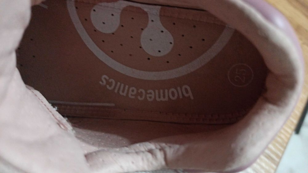 Кросовки детские для девочки Biomechanics 25р.