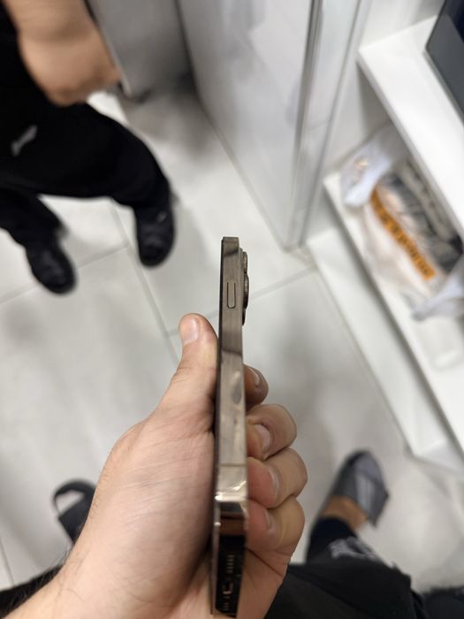 Iphone 14 pro gold