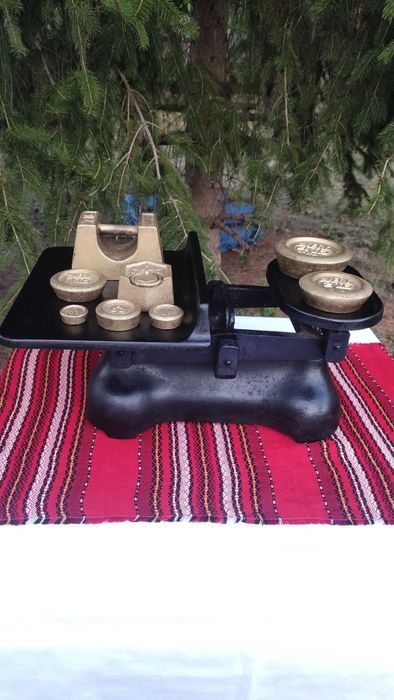 Рядко срещана стара английска чугунена везна с комплект тежести