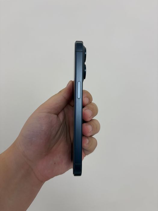 iPhone 15 Pro 256 GB Blue Titanium