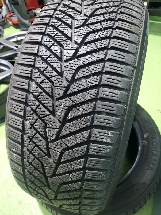 2 бр зимни 245/50/18 Yokohama