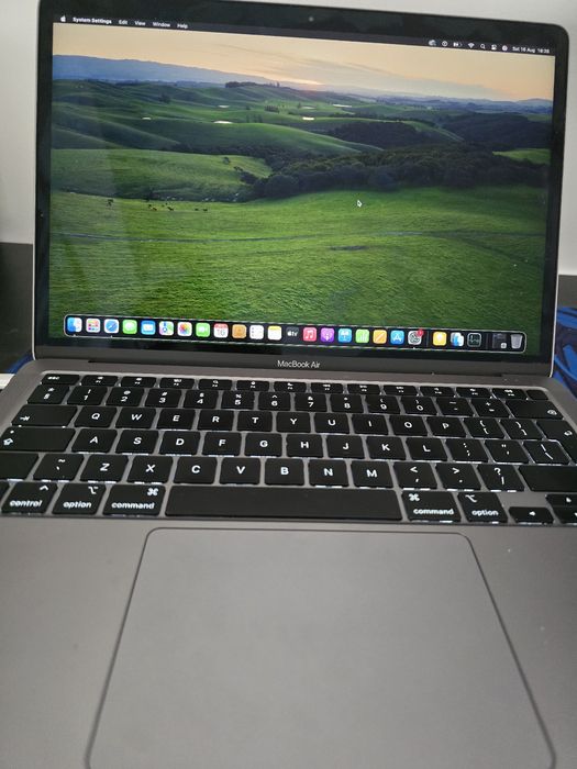 Vând MacBook Air