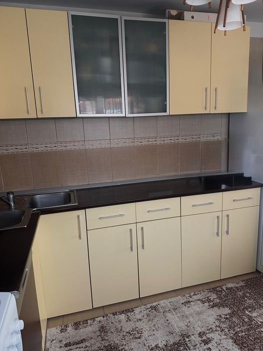 Mobila bucatarie cu aragaz si hota