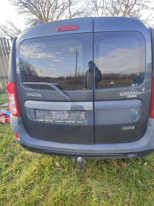 Dezmembrez Dacia Logan