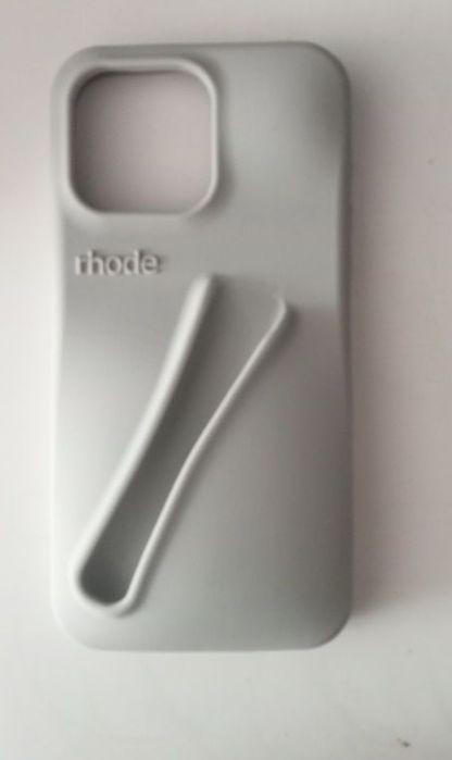 Продам чехлы на айфон 15 про мах