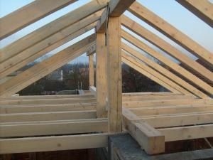 Executam acoperisuri complete si reparatii de urgenta