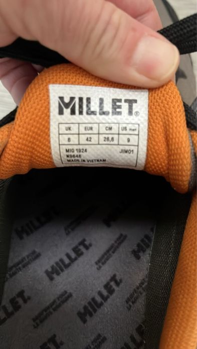 Продаются трекинговые кроссовки