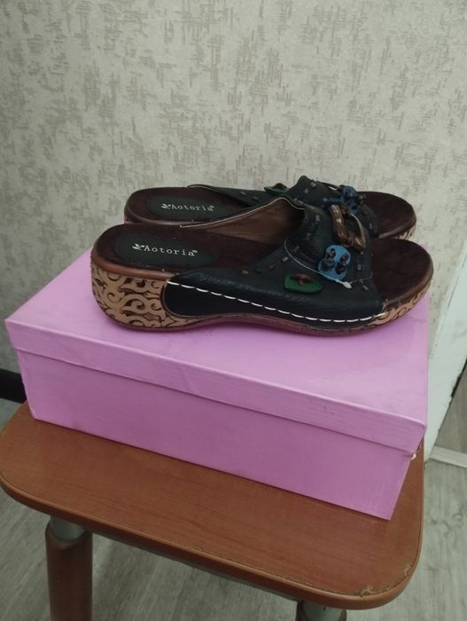 Продам летние босоножки и сабо