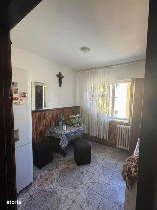 Apartament 3 camere, 39 mp, zona Piata Valea Rosie