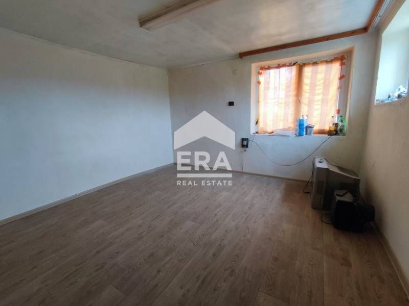 Прекрасна двуетажна къща в село Клокотница