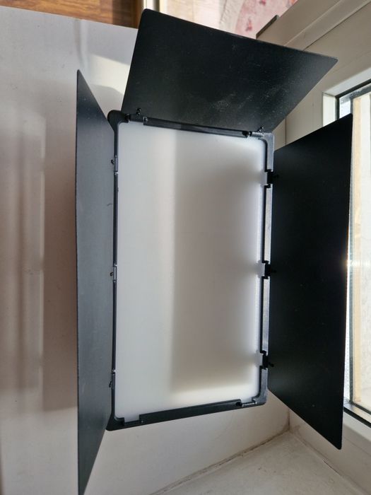 Продаю постоянный видео свет Led U800+